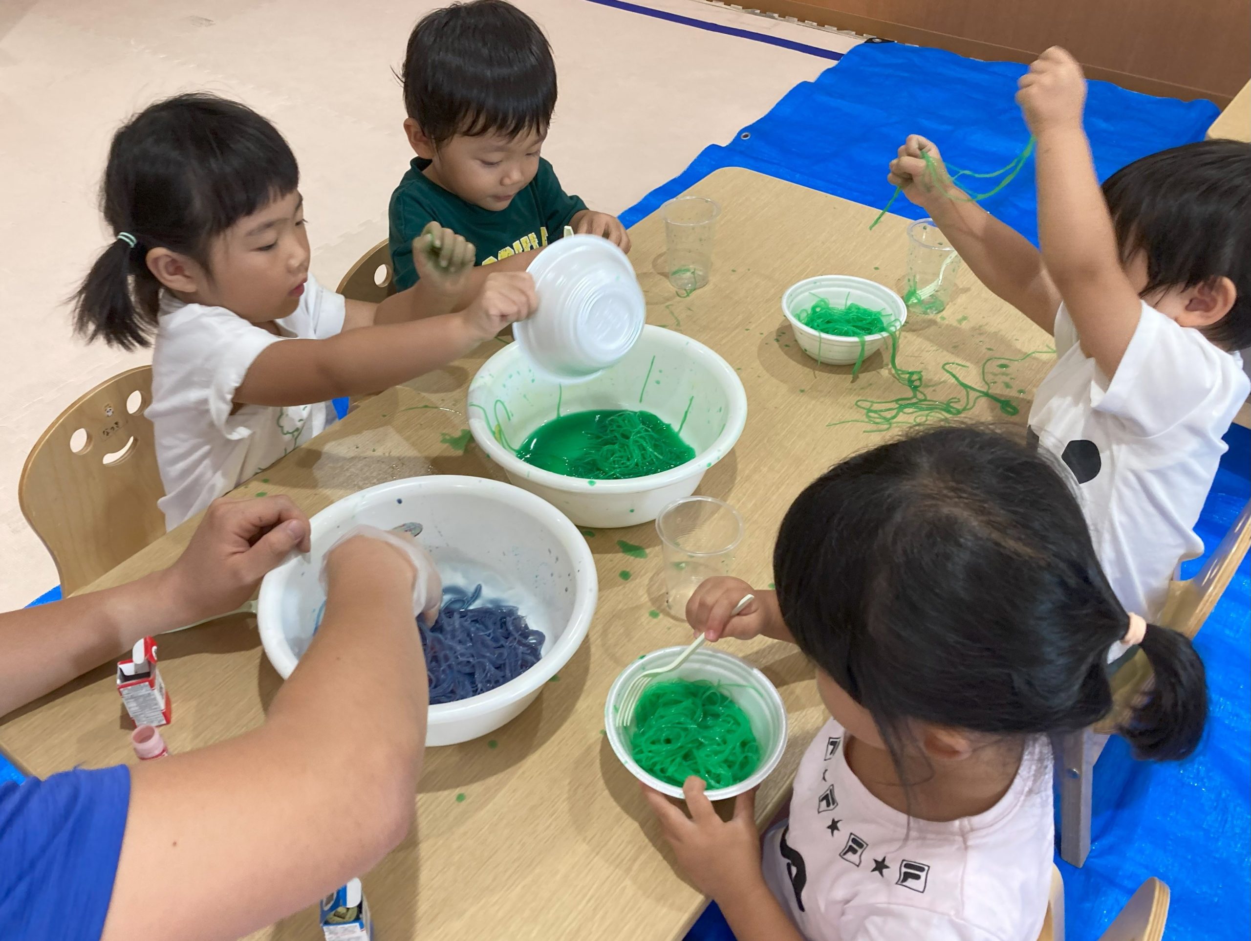 うさぎ組　春雨で遊ぼう🎨